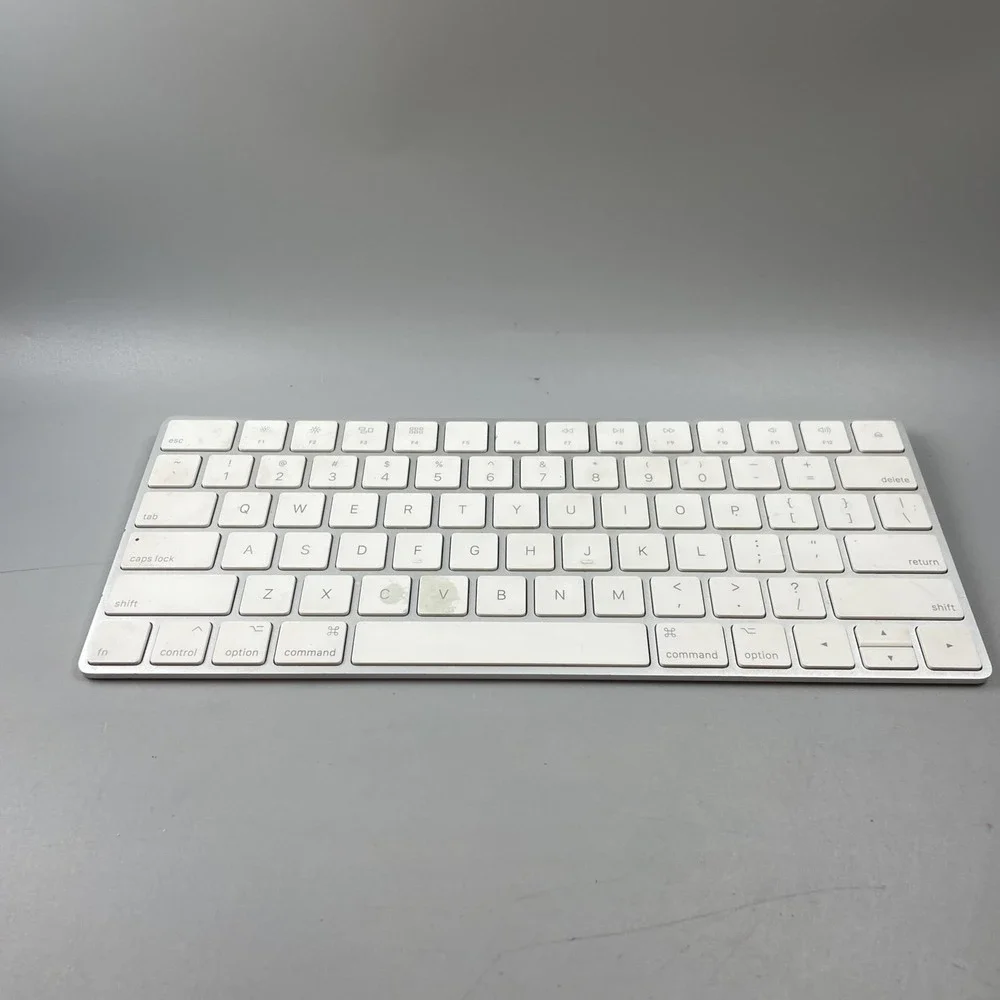 Apple Magic Keyboard A1644 Silver White Wireless Rechargeable Keyboard TESTED